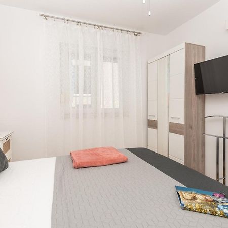 East Side Deluxe Suite Макарска Екстериор снимка