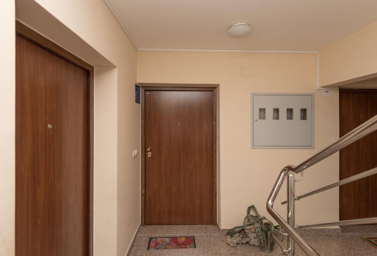 East Side Deluxe Suite Макарска Екстериор снимка